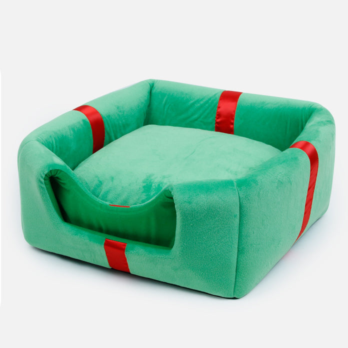 Conception contemporaine créative de boîte cadeau pour sapin de Noël, cristal, velours, fauteuil d’appoint pour animal de compagnie, dossier, sans accoudoirs, pour salon 