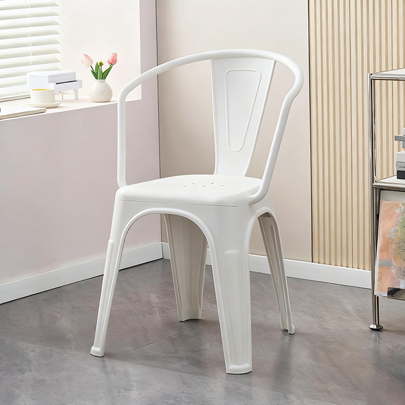 Moderner minimalistischer gebogener rechteckiger PP-Esszimmerstuhl Rückenlehne ohne Armlehnen für Esszimmer 