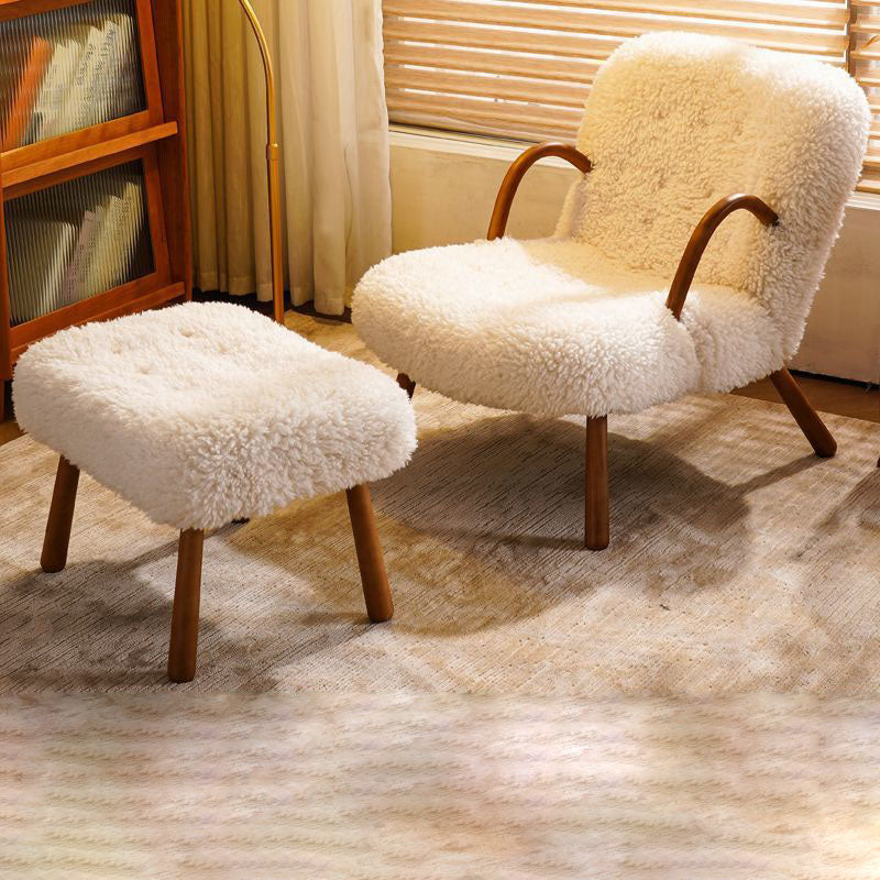 Moderner minimalistischer Akzentstuhl in rechteckiger Form aus Sherpa-Stoff und Massivholz mit Rückenlehne und Armlehnen für das Wohnzimmer 
