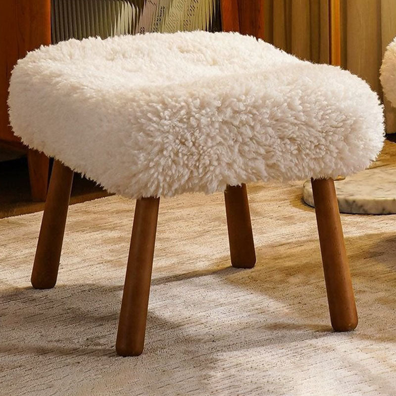 Moderner minimalistischer Akzentstuhl in rechteckiger Form aus Sherpa-Stoff und Massivholz mit Rückenlehne und Armlehnen für das Wohnzimmer 
