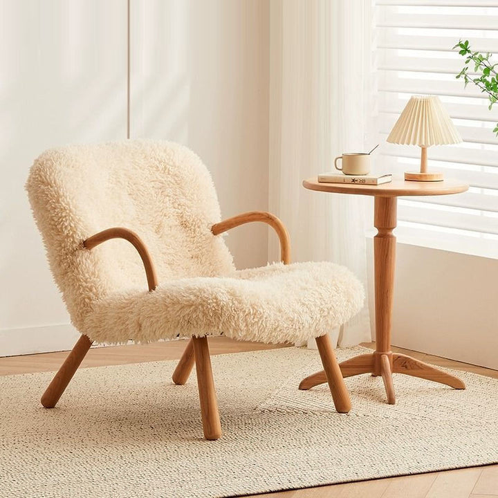 Moderner minimalistischer Akzentstuhl in rechteckiger Form aus Sherpa-Stoff und Massivholz mit Rückenlehne und Armlehnen für das Wohnzimmer 