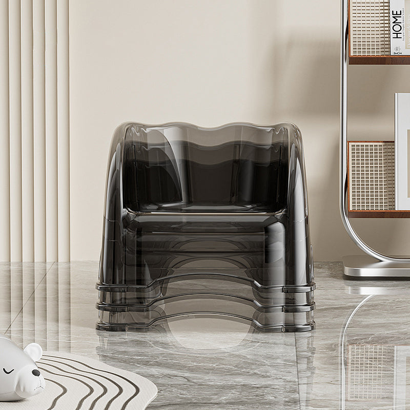 Moderno taburete bajo infantil minimalista curvado de PET con respaldo y reposabrazos para sala de estar 