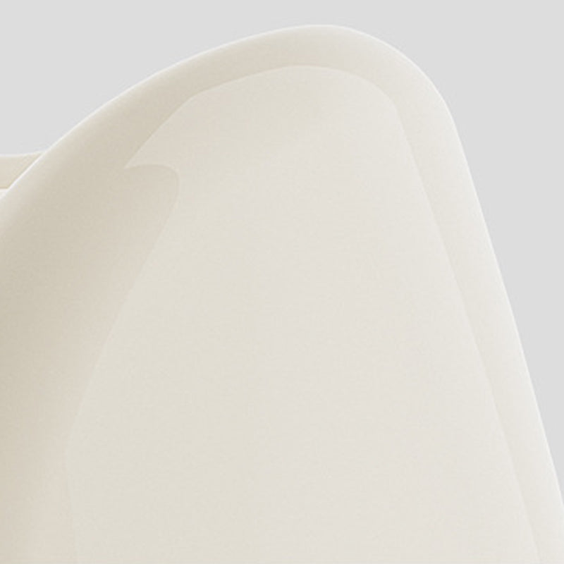 Moderno taburete bajo infantil minimalista curvado de PET con respaldo y reposabrazos para sala de estar 
