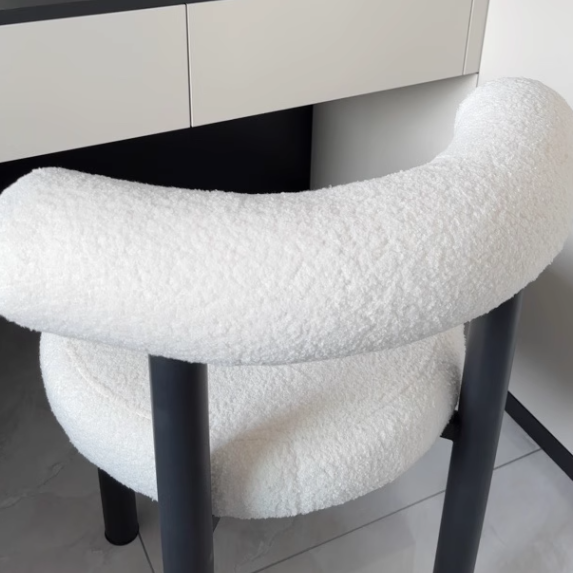 Moderner runder Schminkhocker im nordischen Stil aus Sherpa-Stoff und Eisen mit Rückenlehne für das Schlafzimmer 