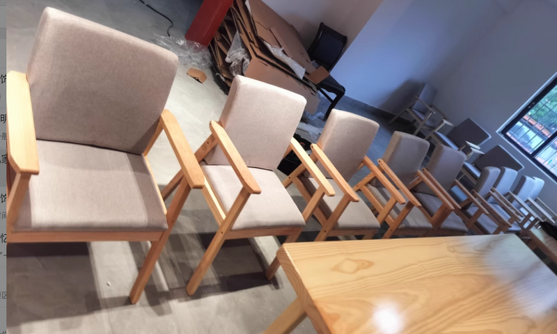 Zeitgenössischer nordischer quadratischer Stoff-Holz-Schreibtischstuhl mit Rückenlehne und Armlehne für das Heimbüro 
