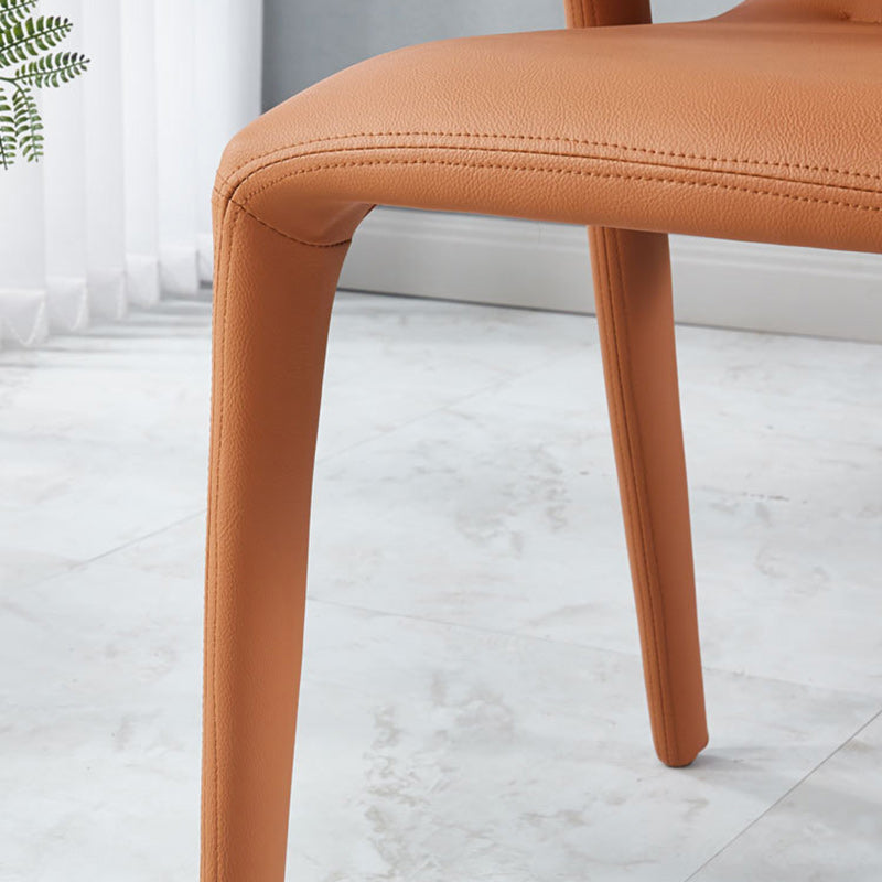 Moderna silla de comedor minimalista cuadrada tapizada en cuero artificial con respaldo de acero al carbono para comedor 