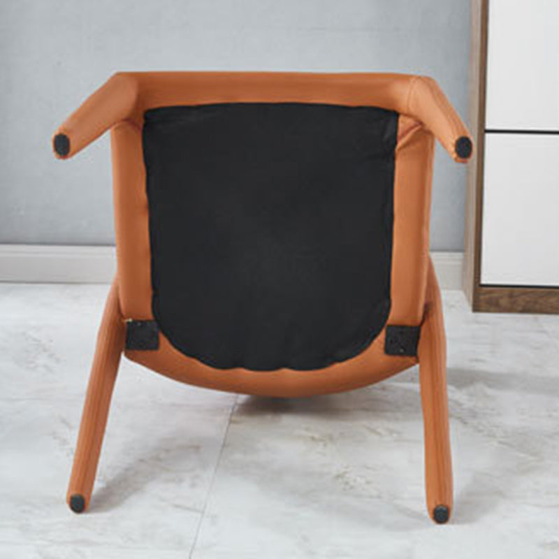 Moderna silla de comedor minimalista cuadrada tapizada en cuero artificial con respaldo de acero al carbono para comedor 