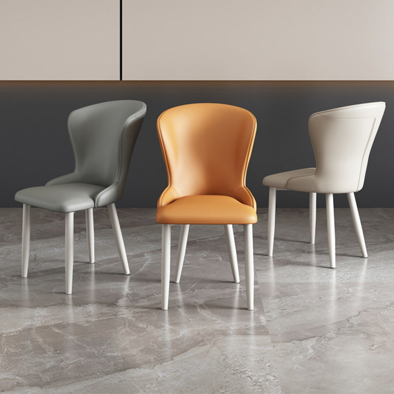 Silla de comedor de acero al carbono con respaldo tapizado en cuero artificial rectangular cuadrado nórdico contemporáneo para comedor 