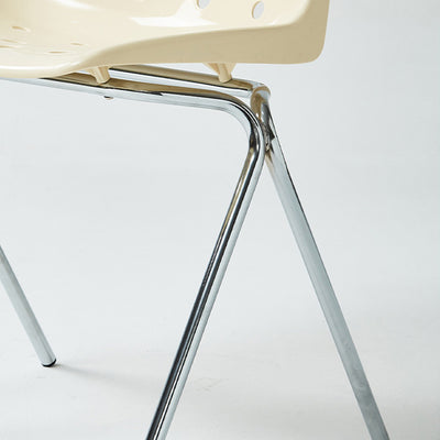 Respaldo de silla de comedor de PP con forma de queso rectangular creativa contemporánea y marco de acero al carbono para comedor 