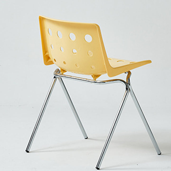 Silla de comedor contemporánea y creativa con respaldo de plástico PP y estructura de hierro en forma rectangular de queso para comedor 