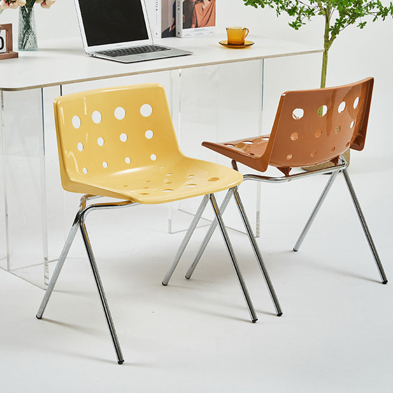 Respaldo de silla de comedor de PP con forma de queso rectangular creativa contemporánea y marco de acero al carbono para comedor 