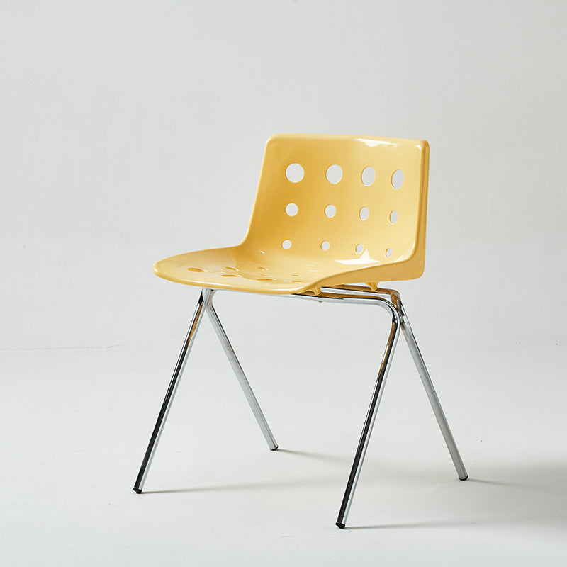 Silla de comedor contemporánea y creativa con respaldo de plástico PP y estructura de hierro en forma rectangular de queso para comedor 