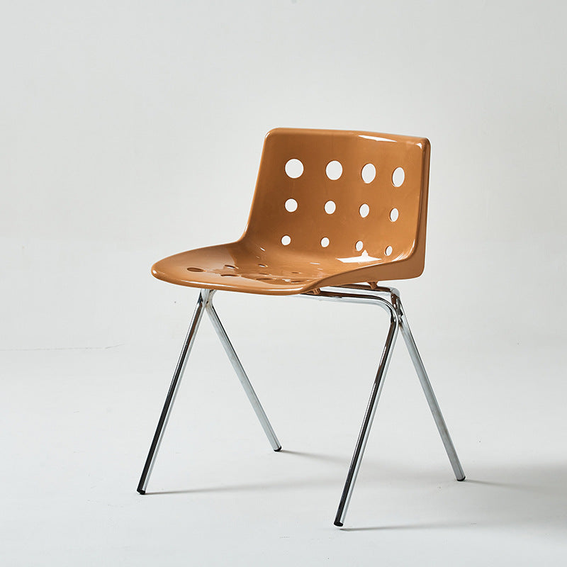 Silla de comedor contemporánea y creativa con respaldo de plástico PP y estructura de hierro en forma rectangular de queso para comedor 