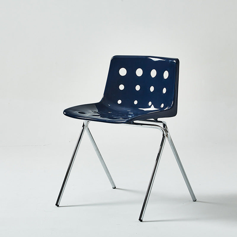 Silla de comedor contemporánea y creativa con respaldo de plástico PP y estructura de hierro en forma rectangular de queso para comedor 