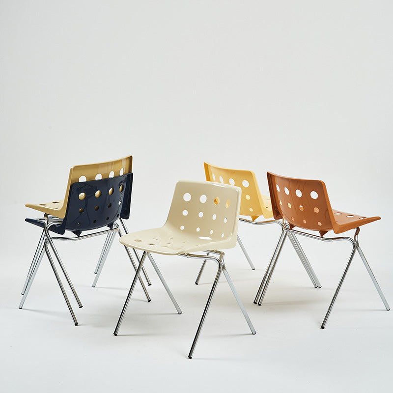 Silla de comedor contemporánea y creativa con respaldo de plástico PP y estructura de hierro en forma rectangular de queso para comedor 