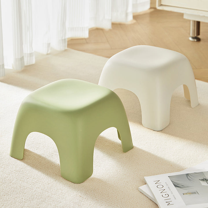 Moderner minimalistischer quadratischer Kunststoffhocker für das Wohnzimmer 