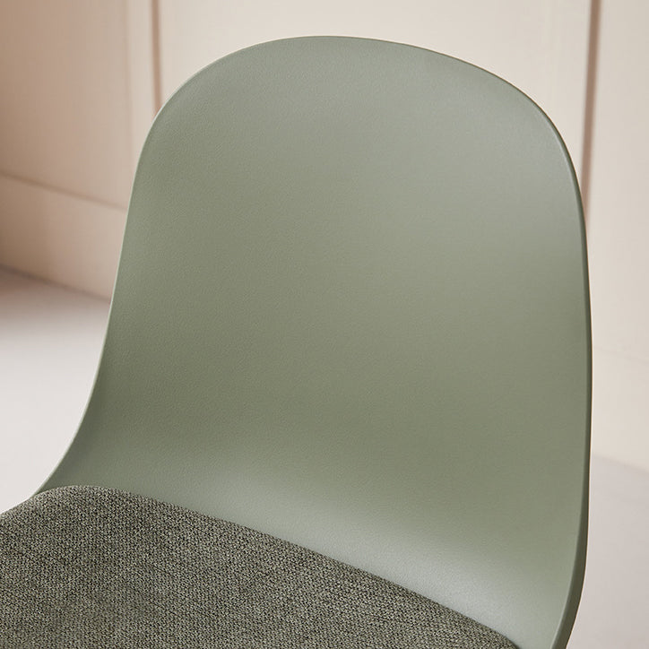 Chaise de salle à manger en plastique carrée minimaliste moderne avec dossier pour salle à manger 