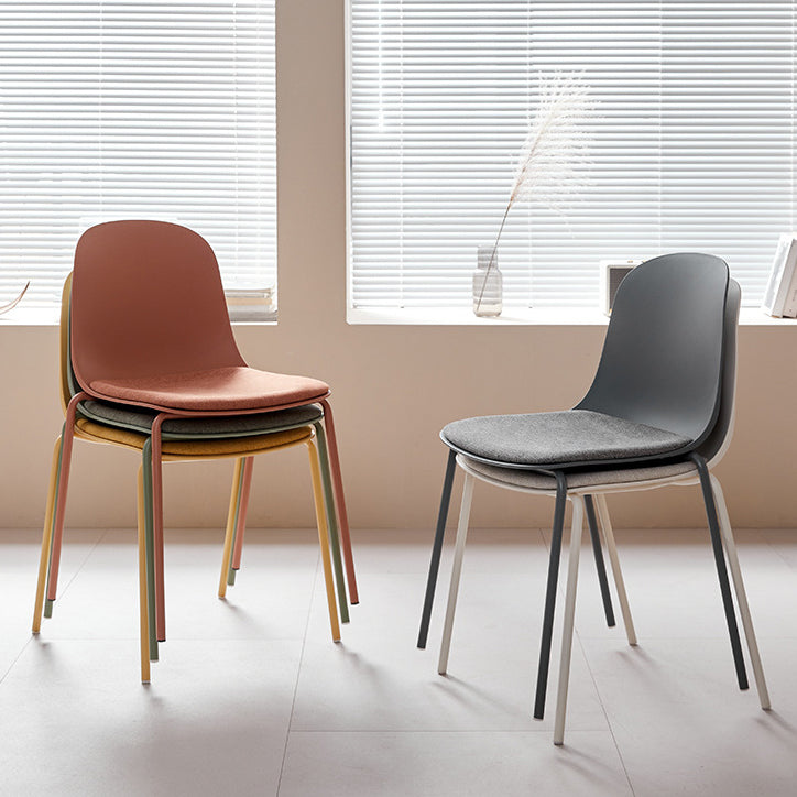 Chaise de salle à manger en plastique carrée minimaliste moderne avec dossier pour salle à manger 