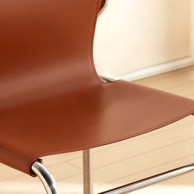 Moderner minimalistischer Esszimmerstuhl mit rechteckiger Form aus Kunstsattelleder und Edelstahlrahmen für das Esszimmer 