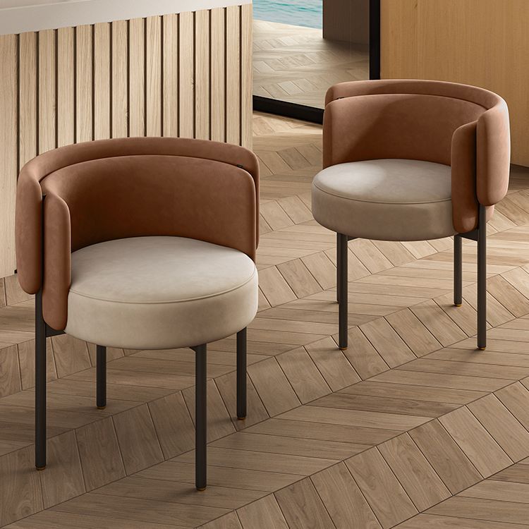Silla de comedor contemporánea nórdica redonda tapizada en terciopelo con respaldo de acero al carbono para sala de estar 