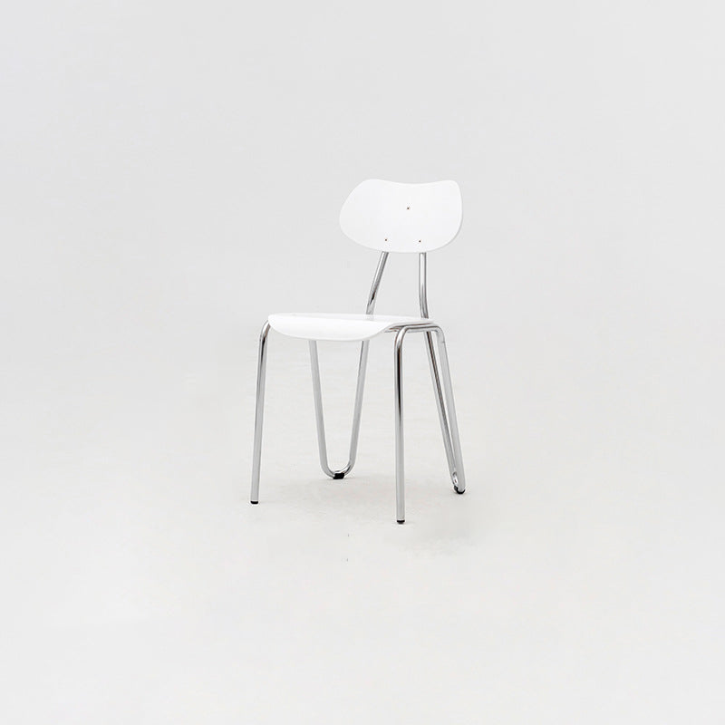Moderner minimalistischer Esszimmerstuhl mit runder geometrischer Form aus Eisen in Holzoptik fürs Esszimmer 