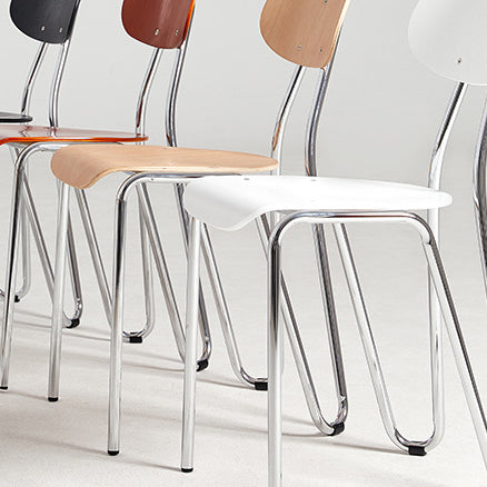 Moderner minimalistischer Esszimmerstuhl mit runder geometrischer Form aus Eisen in Holzoptik fürs Esszimmer 