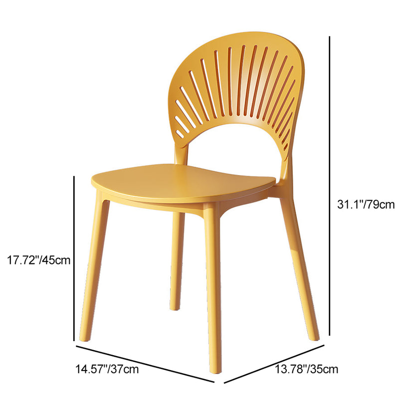 Chaise de salle à manger contemporaine nordique en plastique PP avec dossier festonné pour salle à manger 