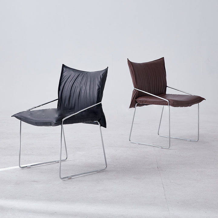 Chaise d'appoint moderne minimaliste carrée rembourrée en cuir PU avec cadre en métal pour salon 