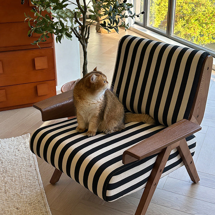 Fauteuil d'appoint en bois de frêne avec dossier et accoudoirs en tissu rayé rectangulaire traditionnel français pour salon 