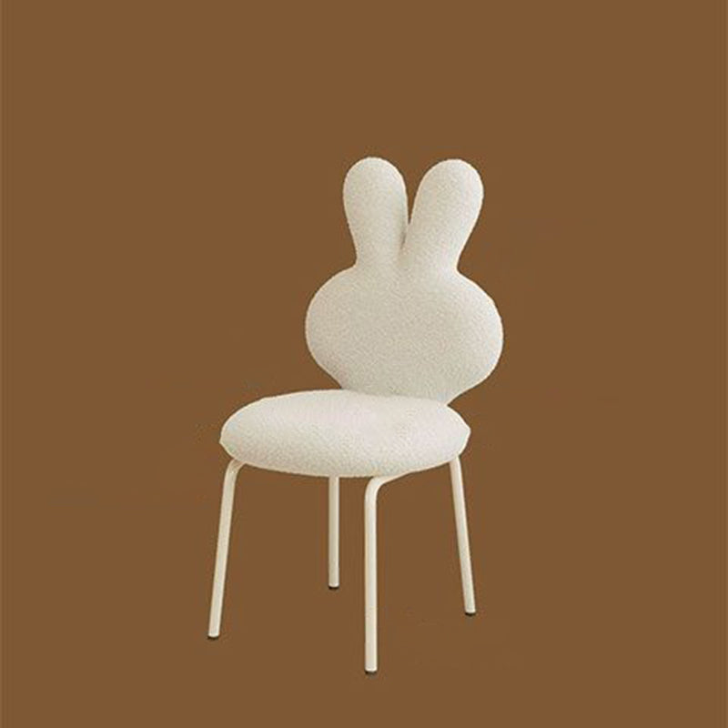 Taburete contemporáneo redondo creativo tapizado con respaldo en forma de conejo de lana de cordero y estructura de hierro para tocador en el dormitorio 