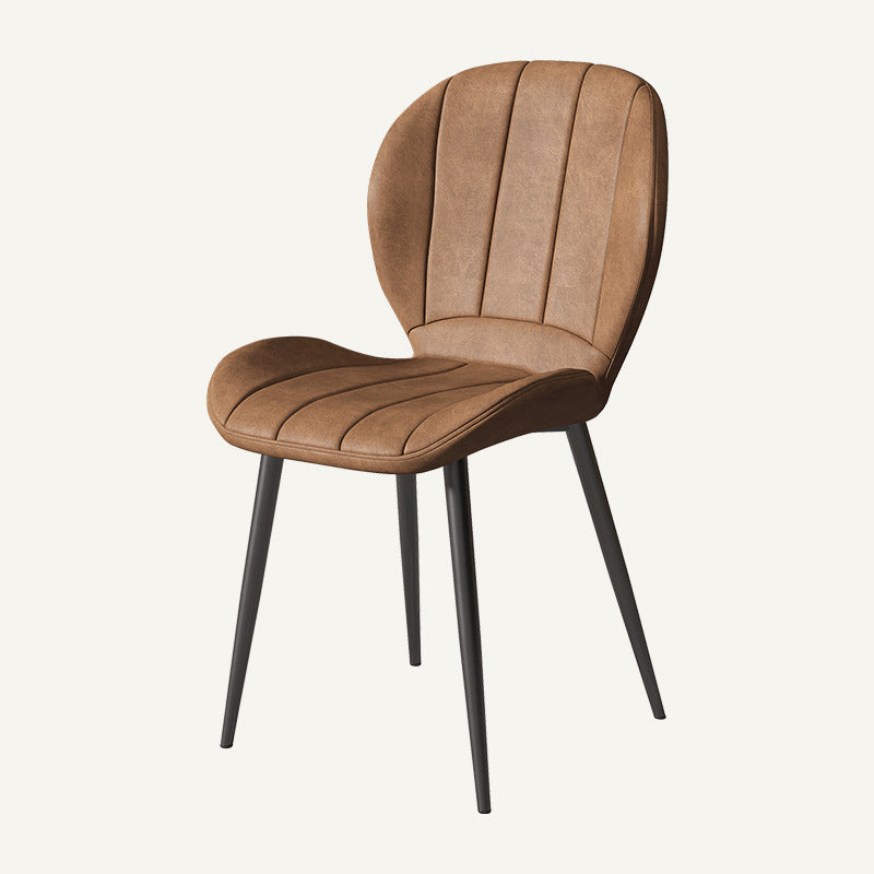 Chaise de salle à manger contemporaine en cuir PU rayé en forme de coquille nordique avec dossier en métal pour salle à manger 