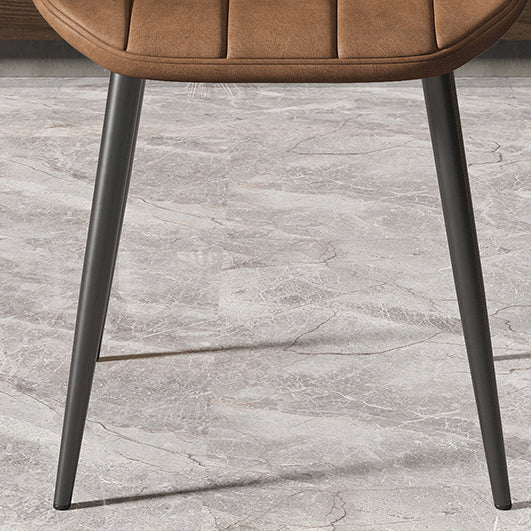 Chaise de salle à manger contemporaine en cuir PU rayé en forme de coquille nordique avec dossier en métal pour salle à manger 