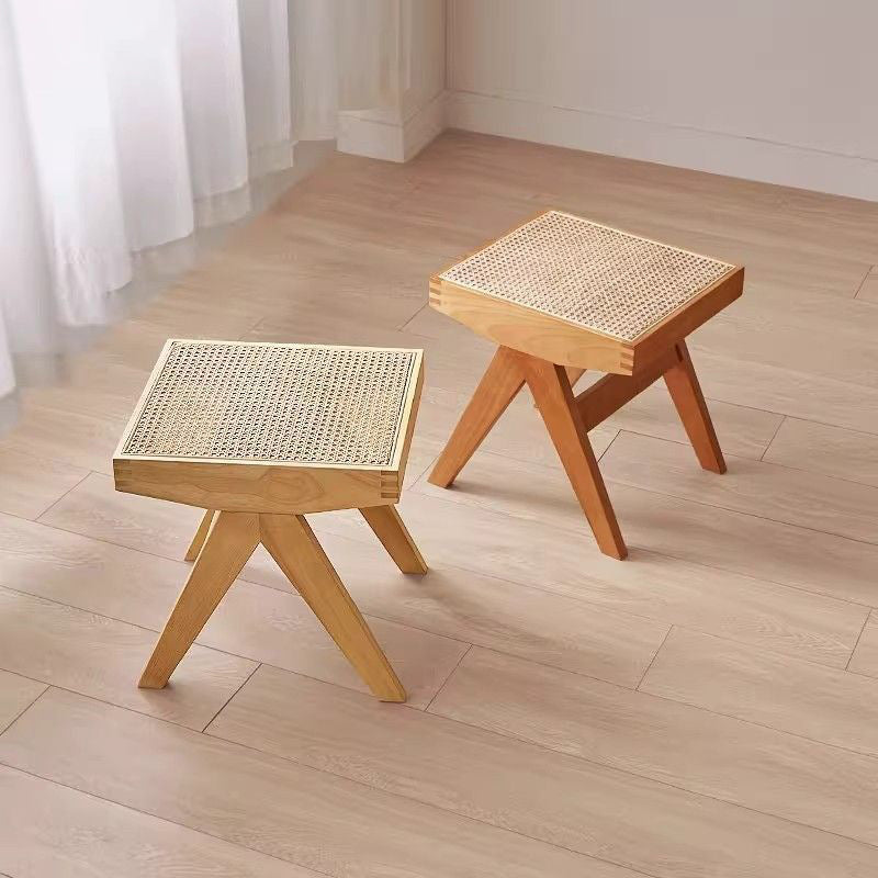 Moderner minimalistischer rechteckiger Rattan-Holzhocker für das Wohnzimmer 