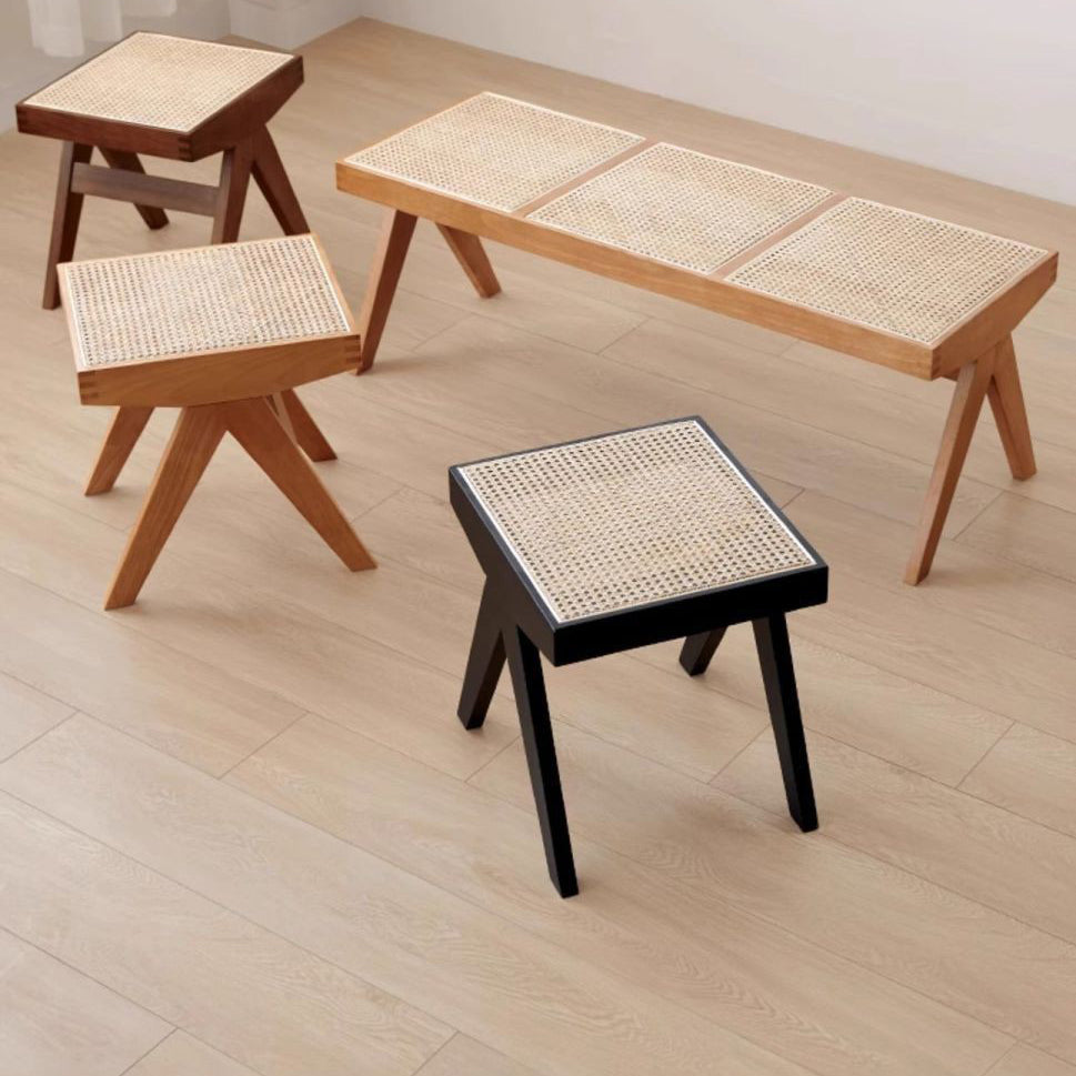 Moderner minimalistischer rechteckiger Rattan-Holzhocker für das Wohnzimmer 