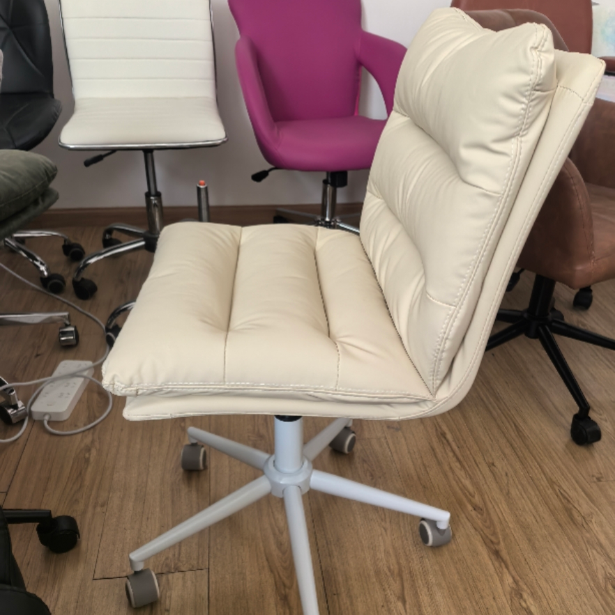 Moderner skandinavischer quadratischer Bürostuhl aus hochwertigem Kunstleder, Sperrholz und Stahl für das Homeoffice 