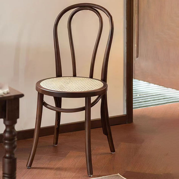 Moderner skandinavischer Esszimmerstuhl mit runder Rückenlehne aus Kautschukholz, Sperrholz und indonesischem Rattan für das Esszimmer 