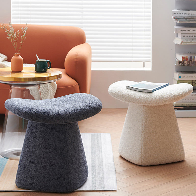 Tabouret bas pour enfants en bois massif à panneaux multicouches avec fausse peau de mouton, style scandinave contemporain, carré, pour salon 