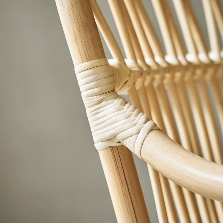 Chaise de salle à manger moderne minimaliste en rotin véritable avec dossier courbé et accoudoirs pour salon 