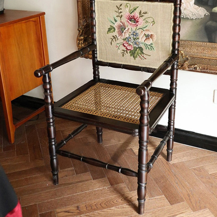 Traditioneller quadratischer Esszimmerstuhl aus Kautschukholz und Rattan im Vintage-Stil mit Rückenlehne und Armlehnen für das Esszimmer 