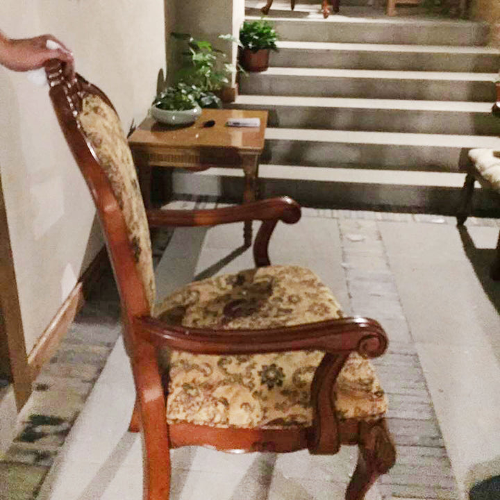 Chaise de salle à manger traditionnelle vintage en bois massif avec tissu chenille, dossier et accoudoirs rembourrés en éponge pour salle à manger 