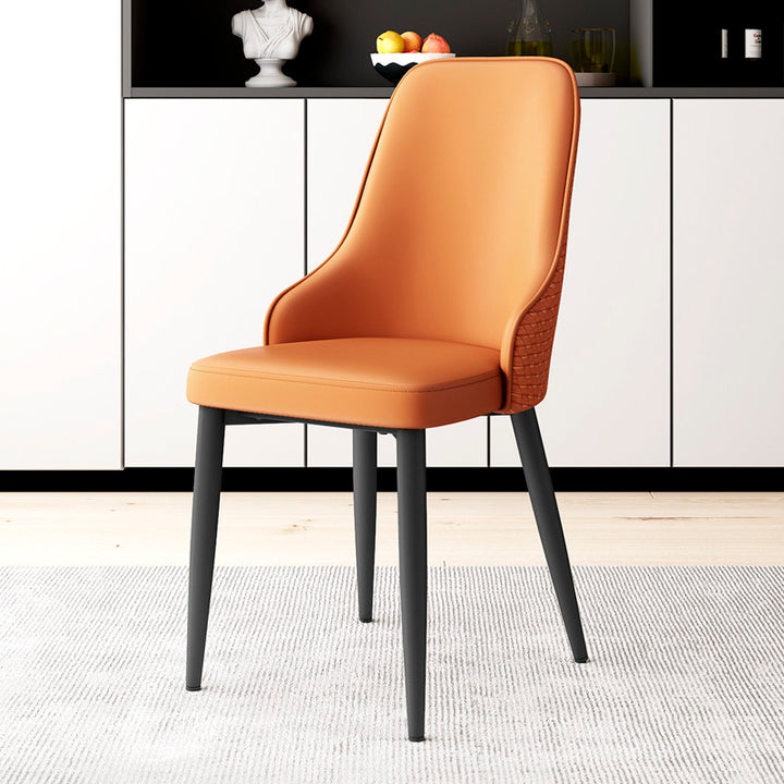 Moderner minimalistischer Esszimmerstuhl aus Kunstleder, Schwamm und Karbonstahl mit Rückenlehne für das Esszimmer 