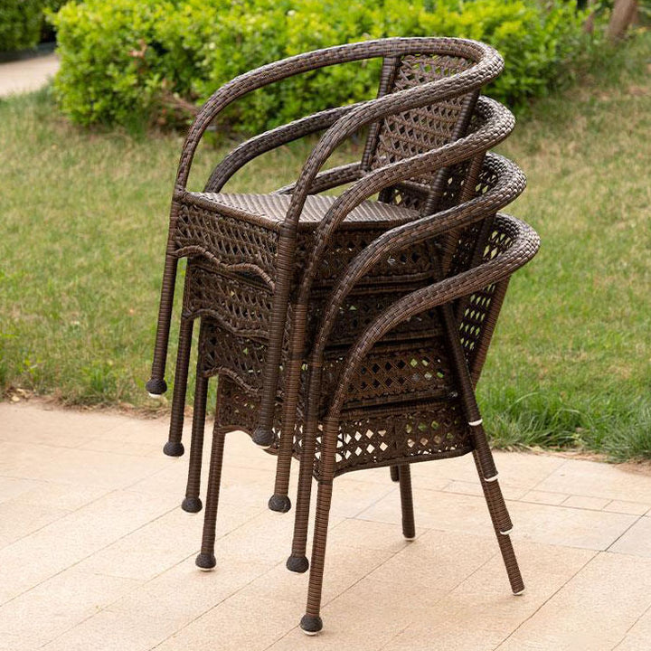 Silla de exterior moderna y minimalista de acero, plástico y ratán curvado con respaldo y reposabrazos 