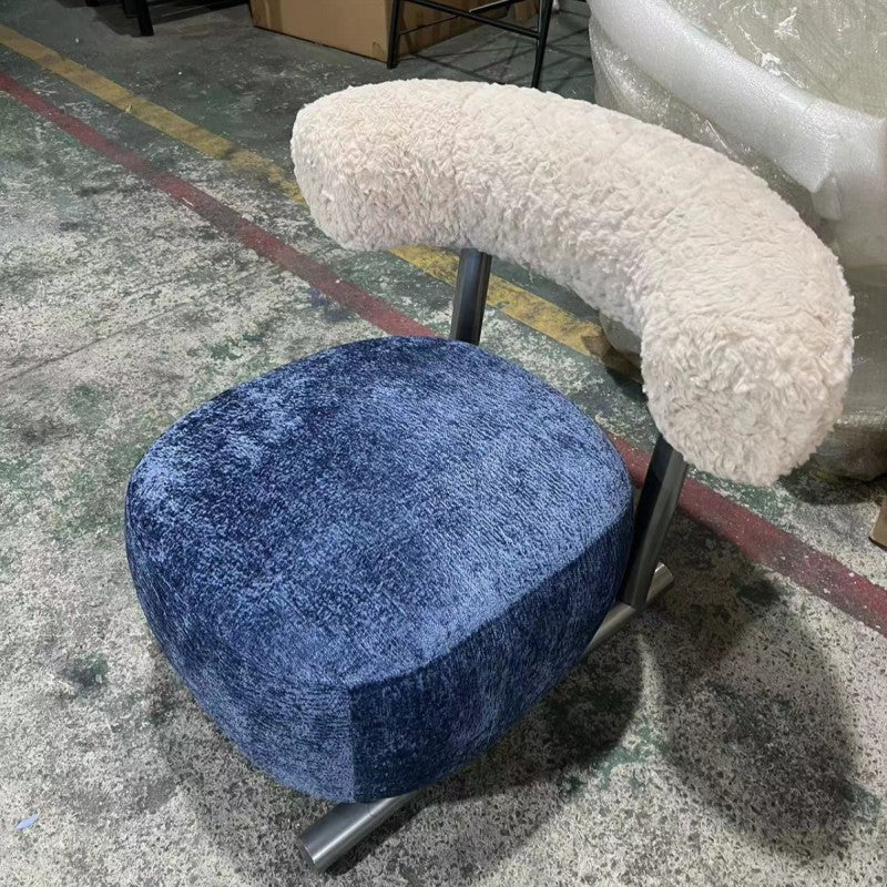 Moderner minimalistischer rechteckiger Akzentstuhl aus Sherpa-Stoff, Karbonstahl und Schaumstoff mit Rückenlehne für das Wohnzimmer 