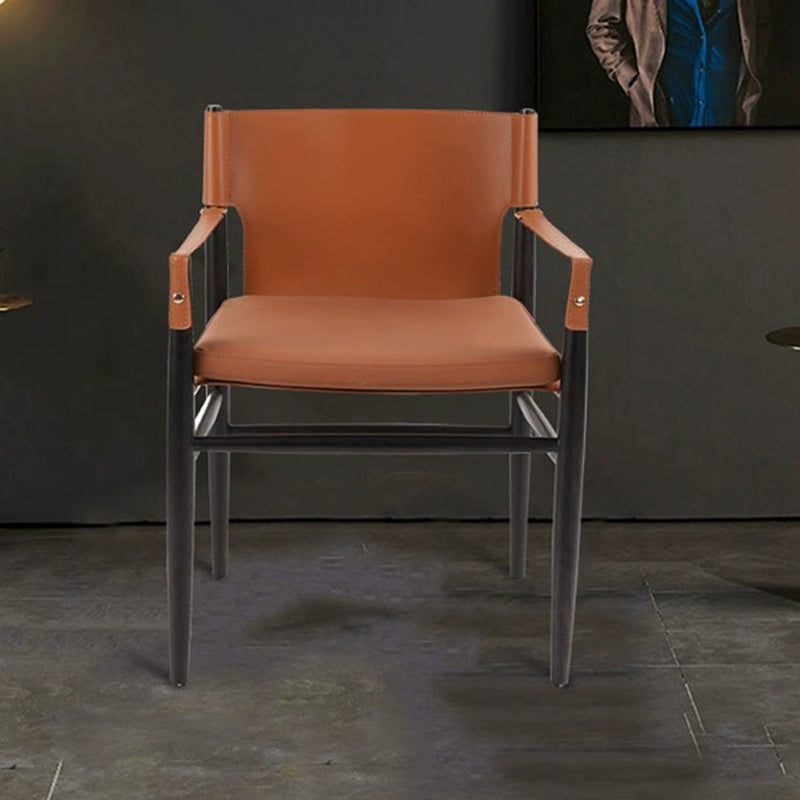 Moderner minimalistischer Esszimmerstuhl mit quadratischem Sitzkissen aus Eschenholz, Kunstsattelleder und Schaumstoff, mit Rückenlehne und Armlehnen, für das Esszimmer 