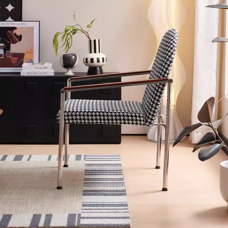 Moderner minimalistischer Esszimmerstuhl mit rechteckigem Sitzkissen, Gestell aus Eisen, Massivholz &amp; Sperrholz, Hanfstoff- und Schwammpolsterung, mit Rückenlehne und Armlehnen, für das Esszimmer 
