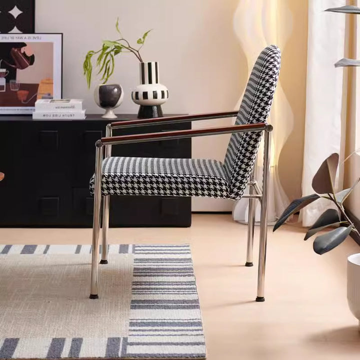 Moderner minimalistischer Esszimmerstuhl mit rechteckigem Sitzkissen, Gestell aus Eisen, Massivholz &amp; Sperrholz, Hanfstoff- und Schwammpolsterung, mit Rückenlehne und Armlehnen, für das Esszimmer 