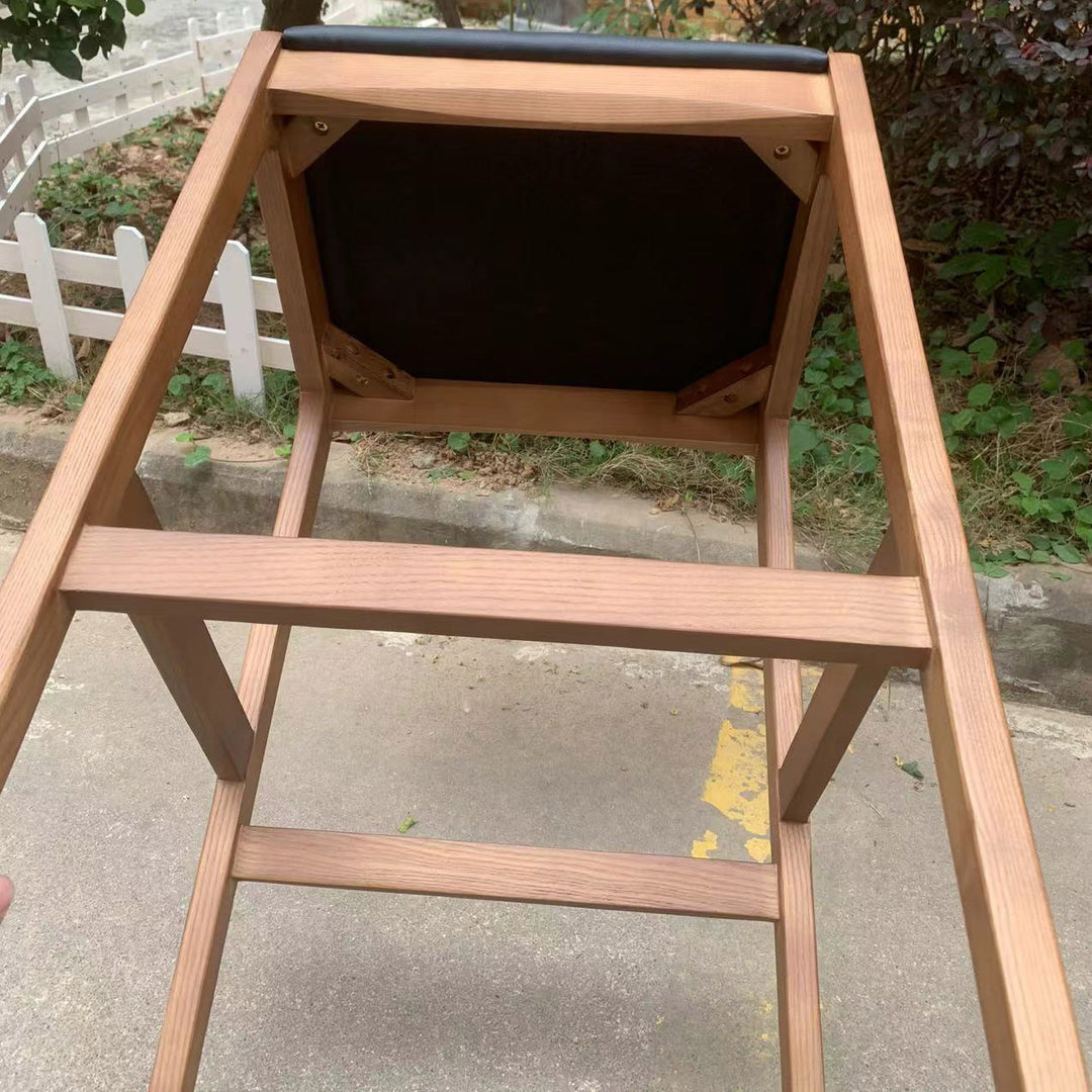 Moderner minimalistischer rechteckiger Barhocker aus Eschenholz mit Mikrofaserleder, Schaumstoff, Rückenlehne und Armlehnen für das Esszimmer 