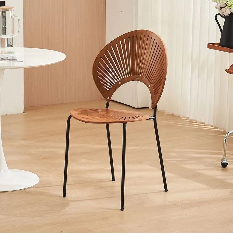 Respaldo de silla de comedor de acero al carbono de madera maciza nórdica contemporánea para comedor 