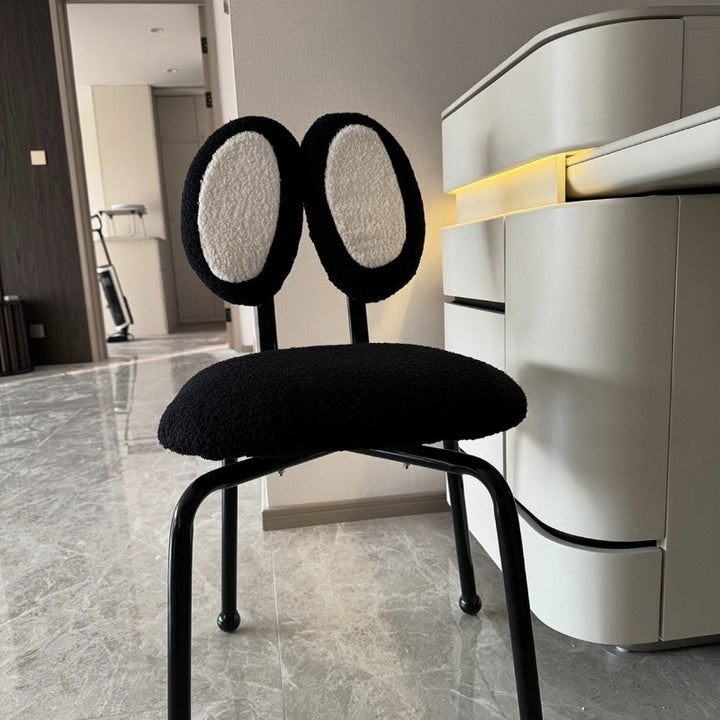 Taburete de tocador rectangular contemporáneo y creativo de hierro con tela sherpa, doble respaldo ovalado, sin brazos y giratorio para dormitorio 