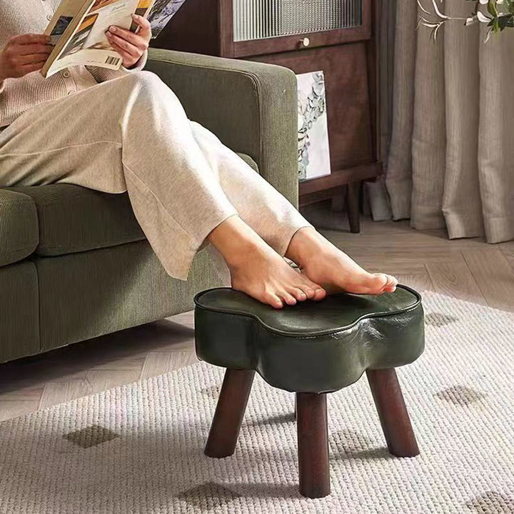 Moderner kreativer niedriger Hocker in Blütenform aus Kunstleder in Öl-Wachs-Optik, Massivholz und Schwamm, ohne Rückenlehne und Armlehnen, für das Wohnzimmer 